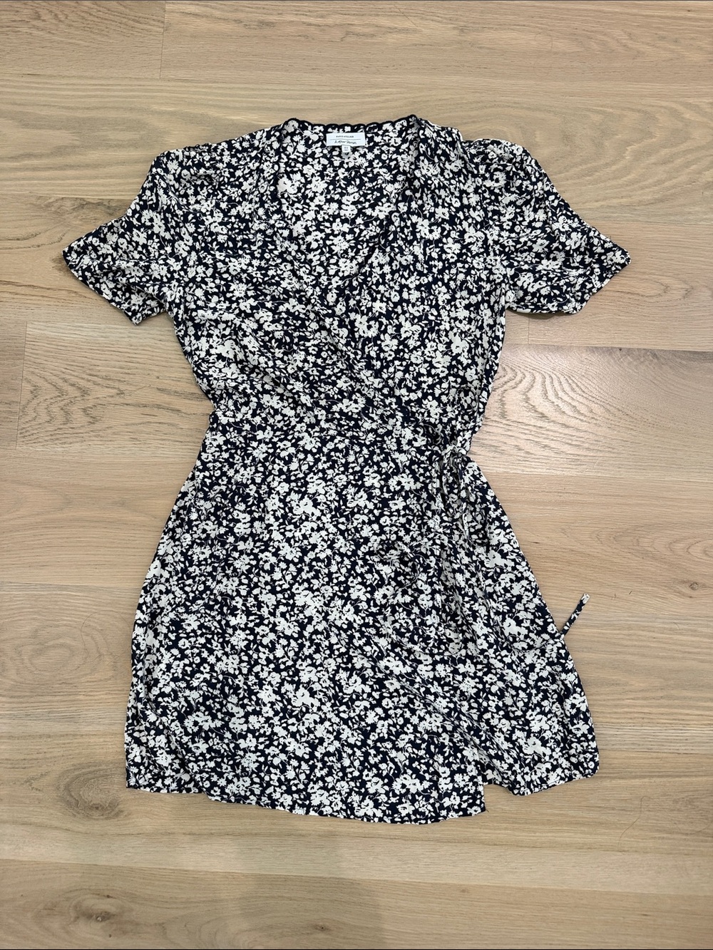 & Other Stories Scalloped Floral Print Wrap Dress Navy Blue US 10